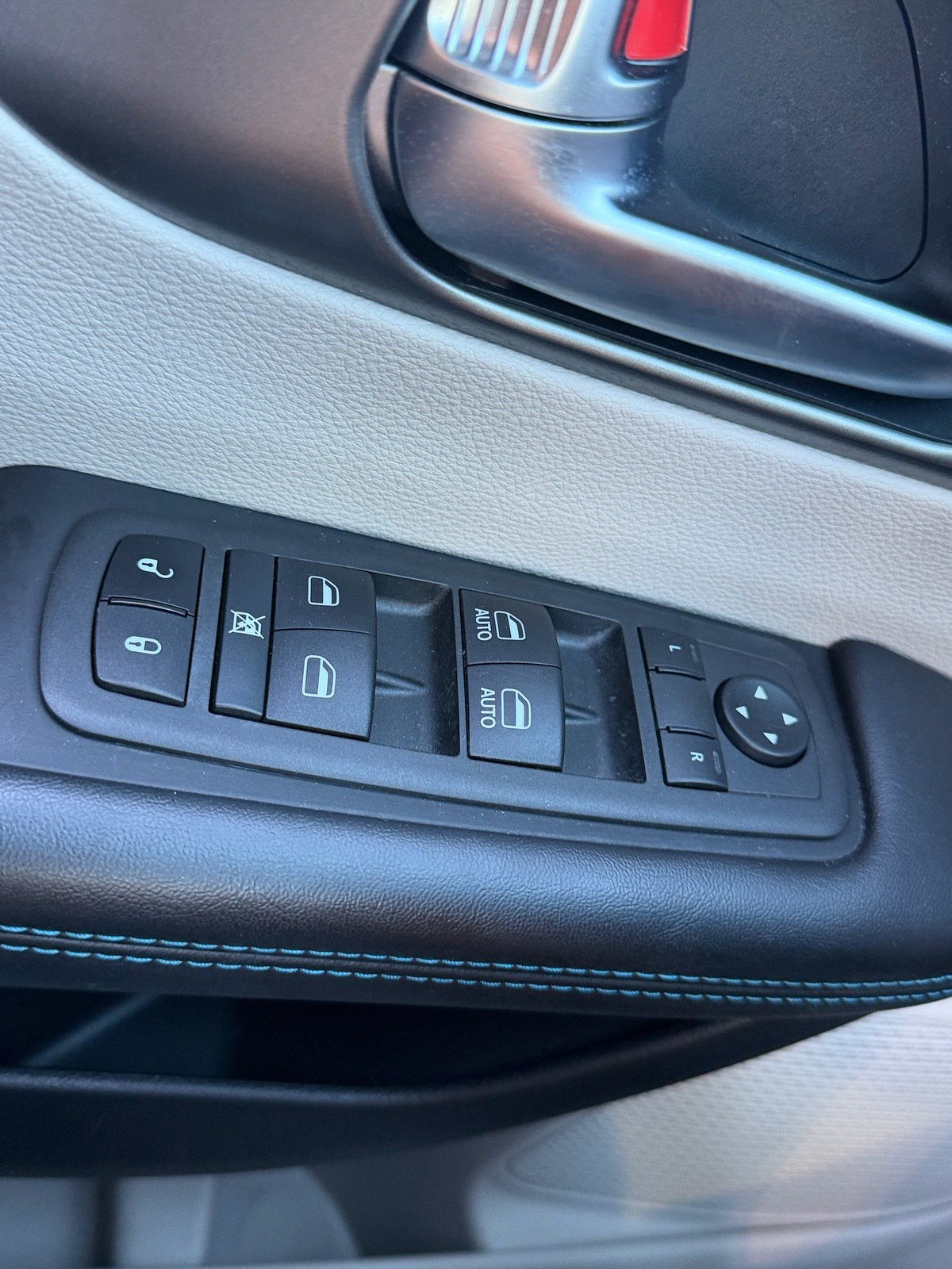 Used 2021 Chrysler Pacifica Touring-L FWD image 38