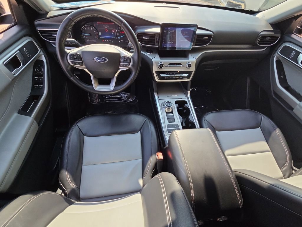 Used 2022 Ford Explorer XLT w/ Equipment Group 202A RWD image 14