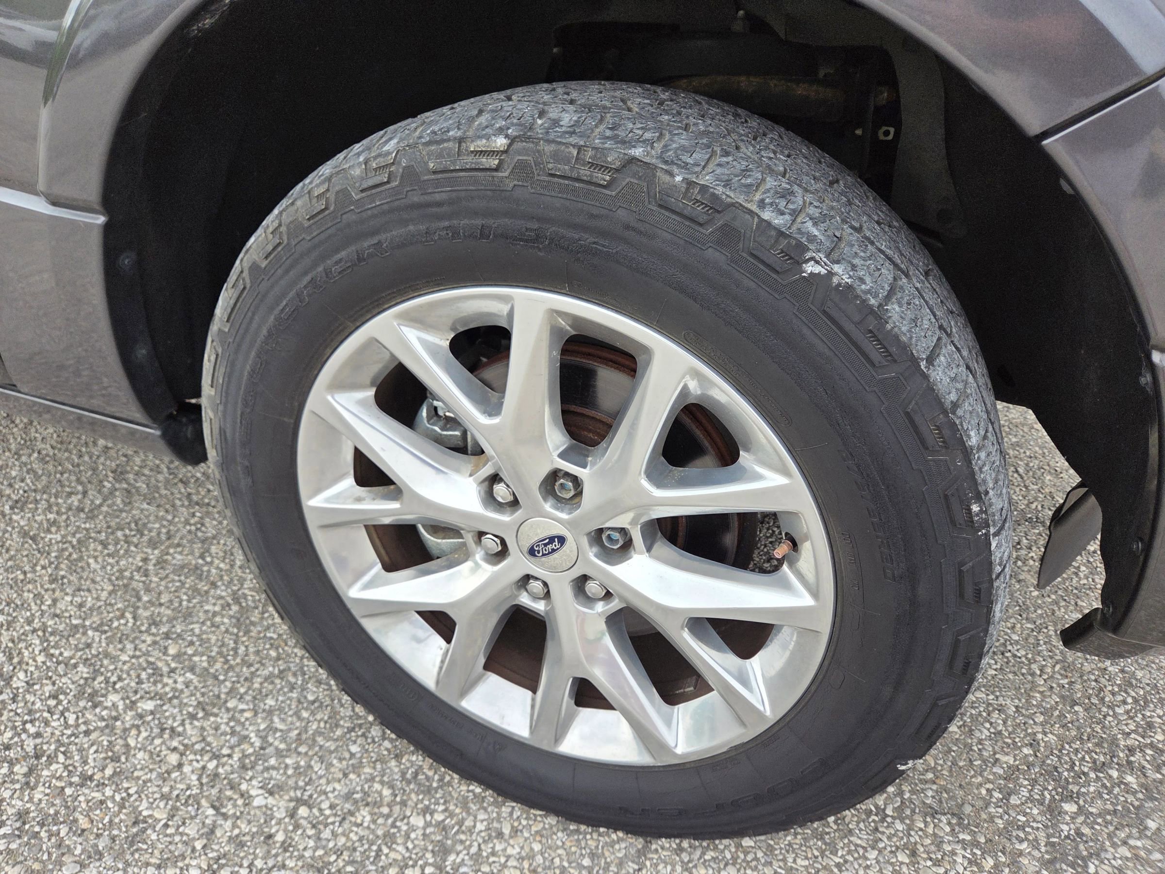 Used 2017 Ford Expedition Limited w/ Equipment Group 301A AWD/4WD image 14