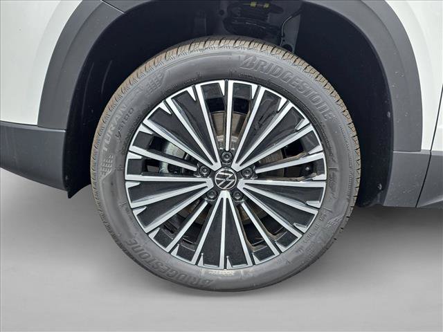 New 2026 Volkswagen Taos SE FWD image 13