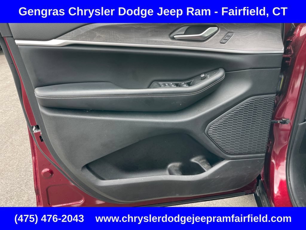 Used 2023 Jeep Grand Cherokee Limited w/ Luxury Tech Group II AWD/4WD image 38