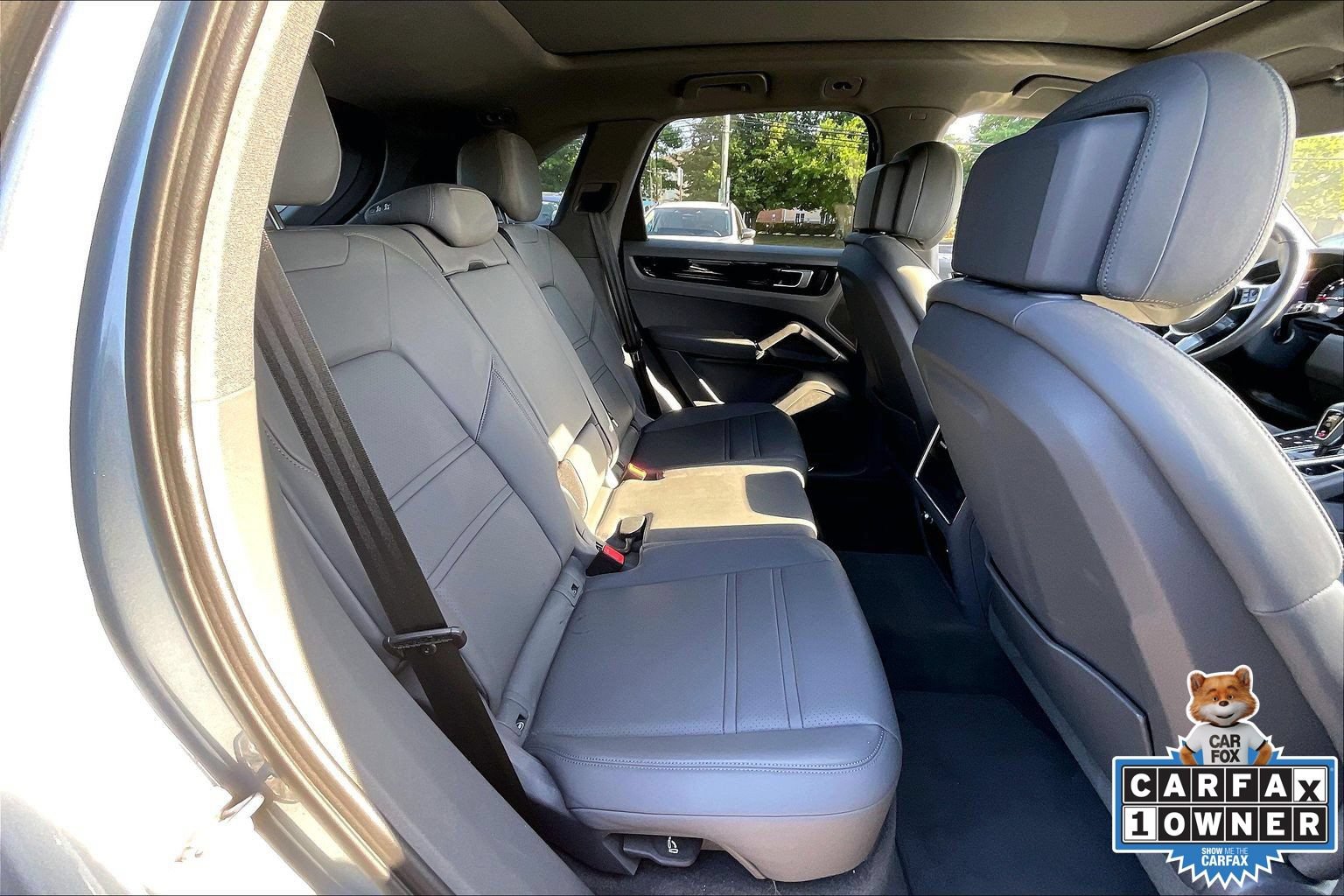 Used 2023 Porsche Cayenne Platinum Edition AWD/4WD image 19