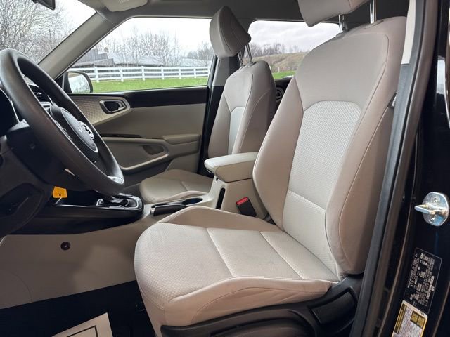 Used 2022 Kia Soul LX image 3