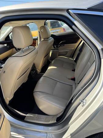 Used 2017 Jaguar XJ R-Sport image 10