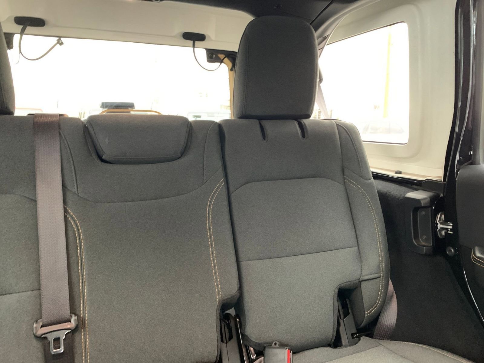 Used 2025 Jeep Wrangler Sahara image 36