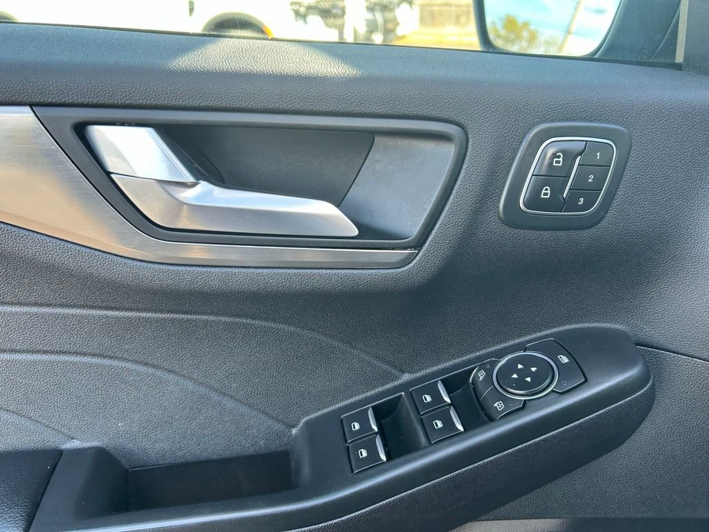 Certified 2022 Ford Escape Titanium w/ Class II Trailer Tow Package image 15