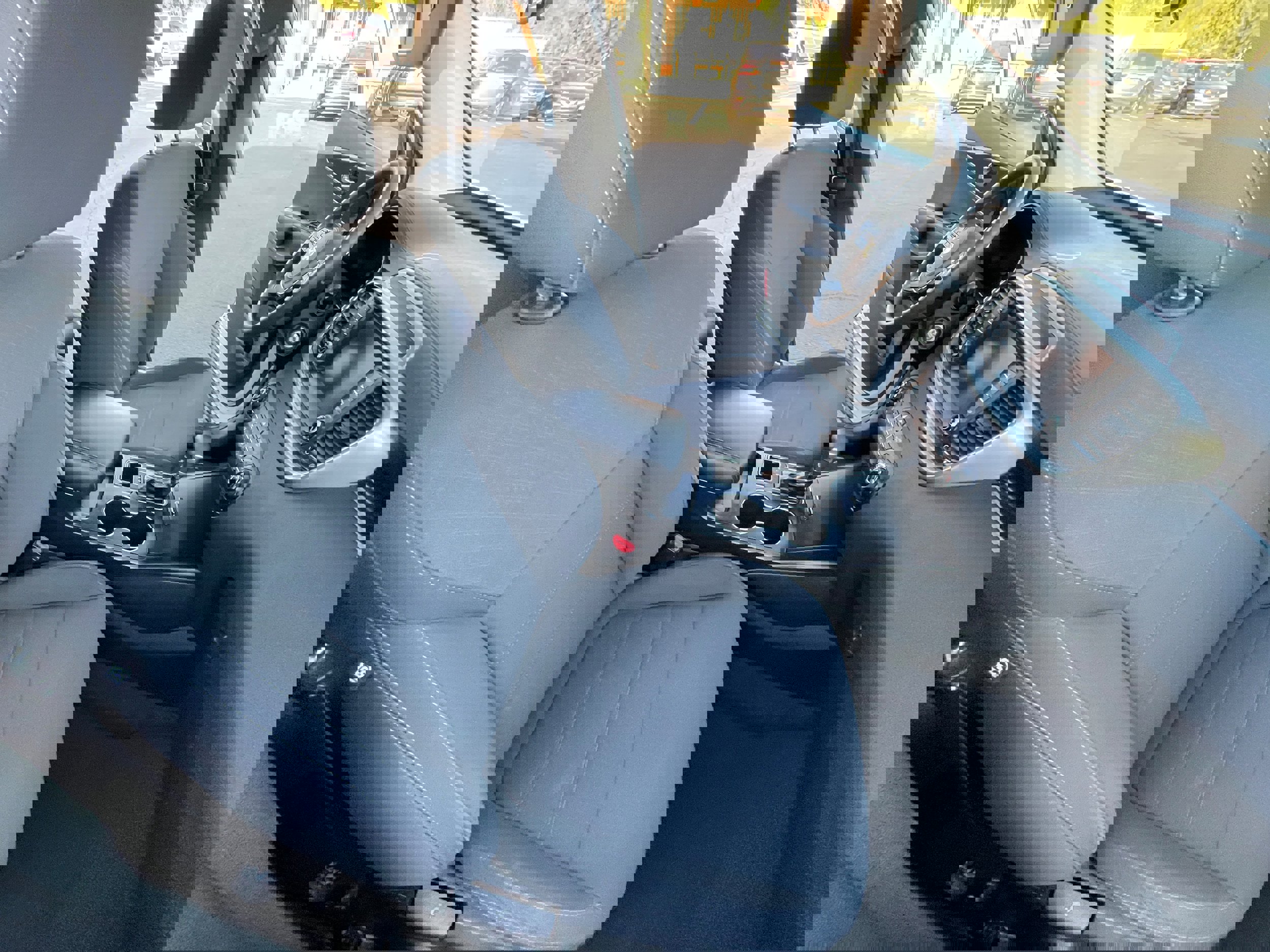 Used 2019 Kia Sorento LX image 29