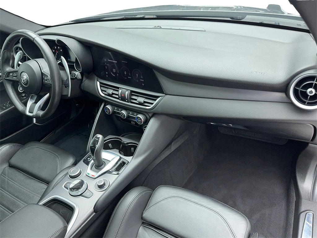 Used 2022 Alfa Romeo Giulia Veloce image 46