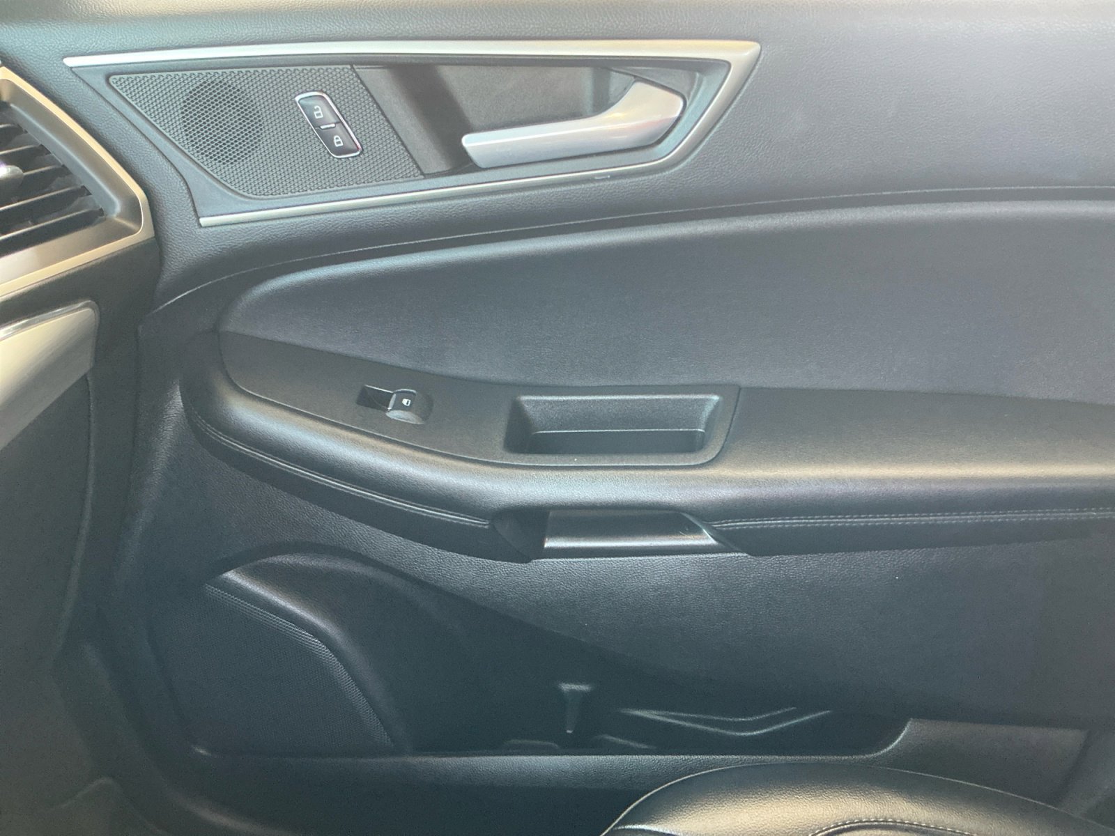 Used 2022 Ford Edge SEL AWD/4WD image 16