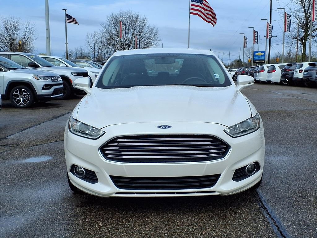 Used 2016 Ford Fusion SE w/ Equipment Group 202A FWD image 2