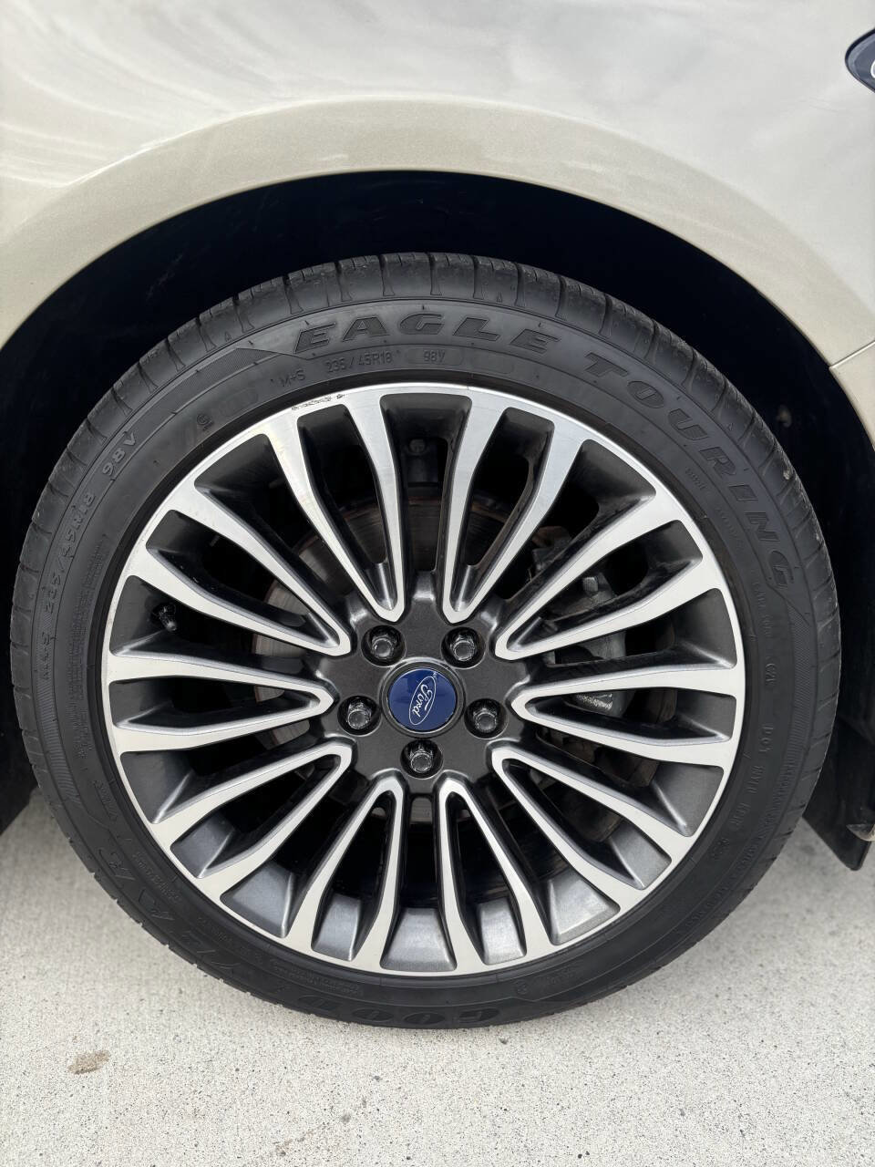 Used 2017 Ford Fusion SE w/ Fusion SE Technology Package image 8