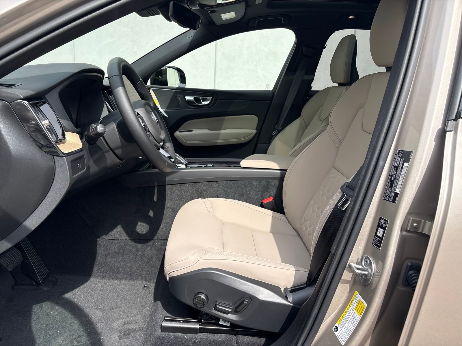 New 2026 Volvo XC60 B5 Plus w/ Protection Package Premier image 9