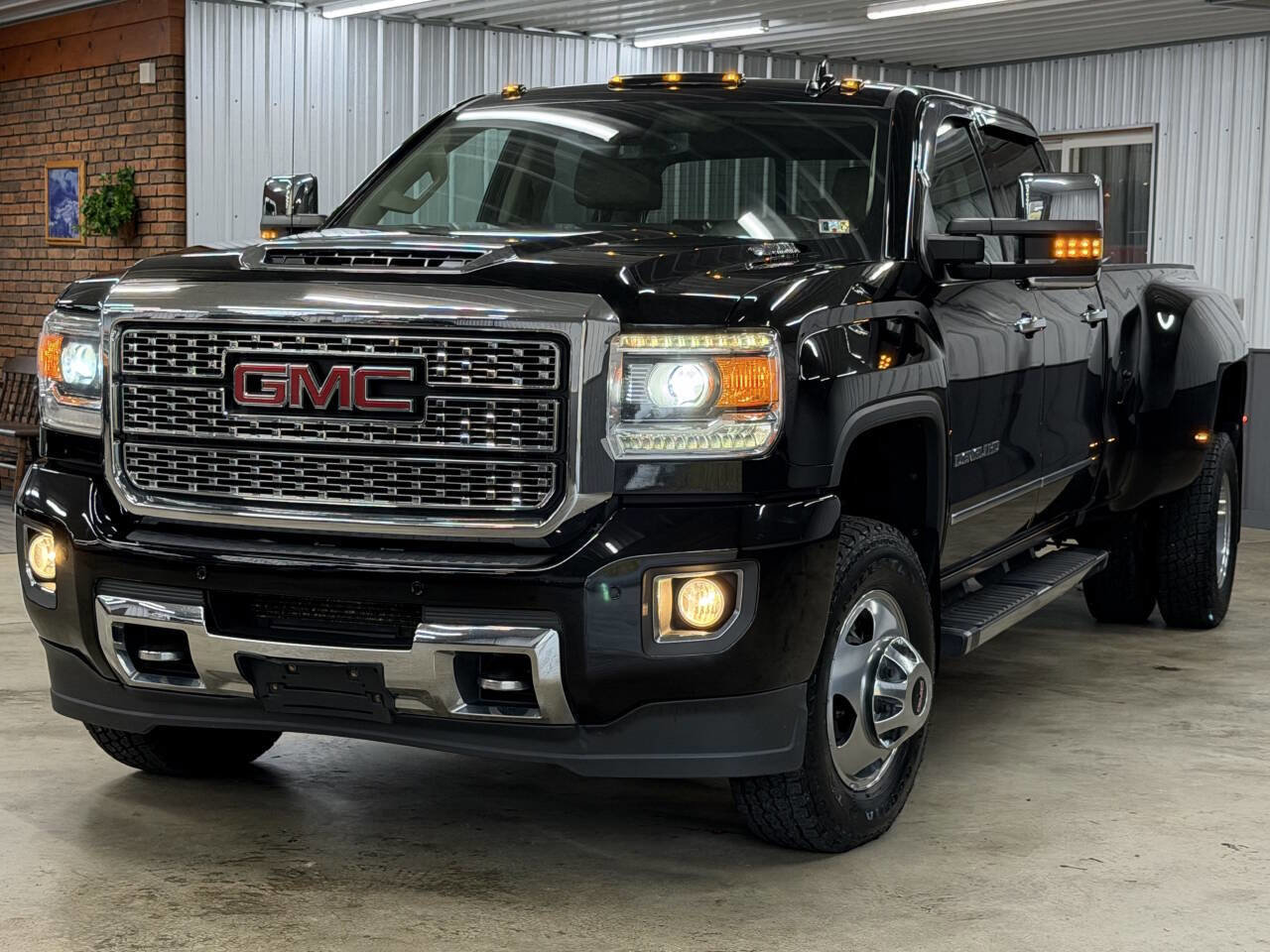 Used 2019 GMC Sierra 3500 Denali w/ Duramax Plus Package image 13