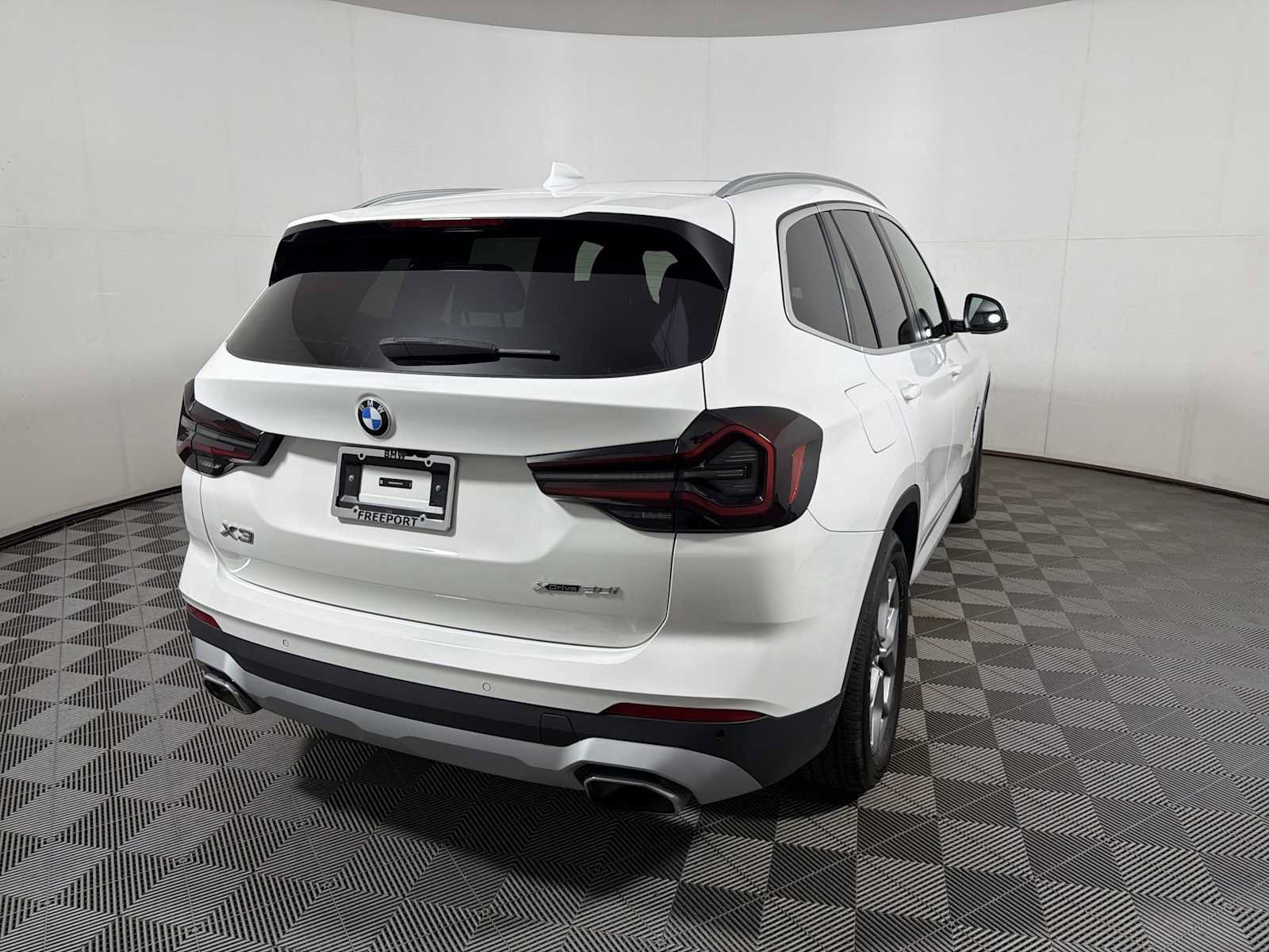 Used 2024 BMW X3 xDrive30i w/ Convenience Package AWD/4WD image 6