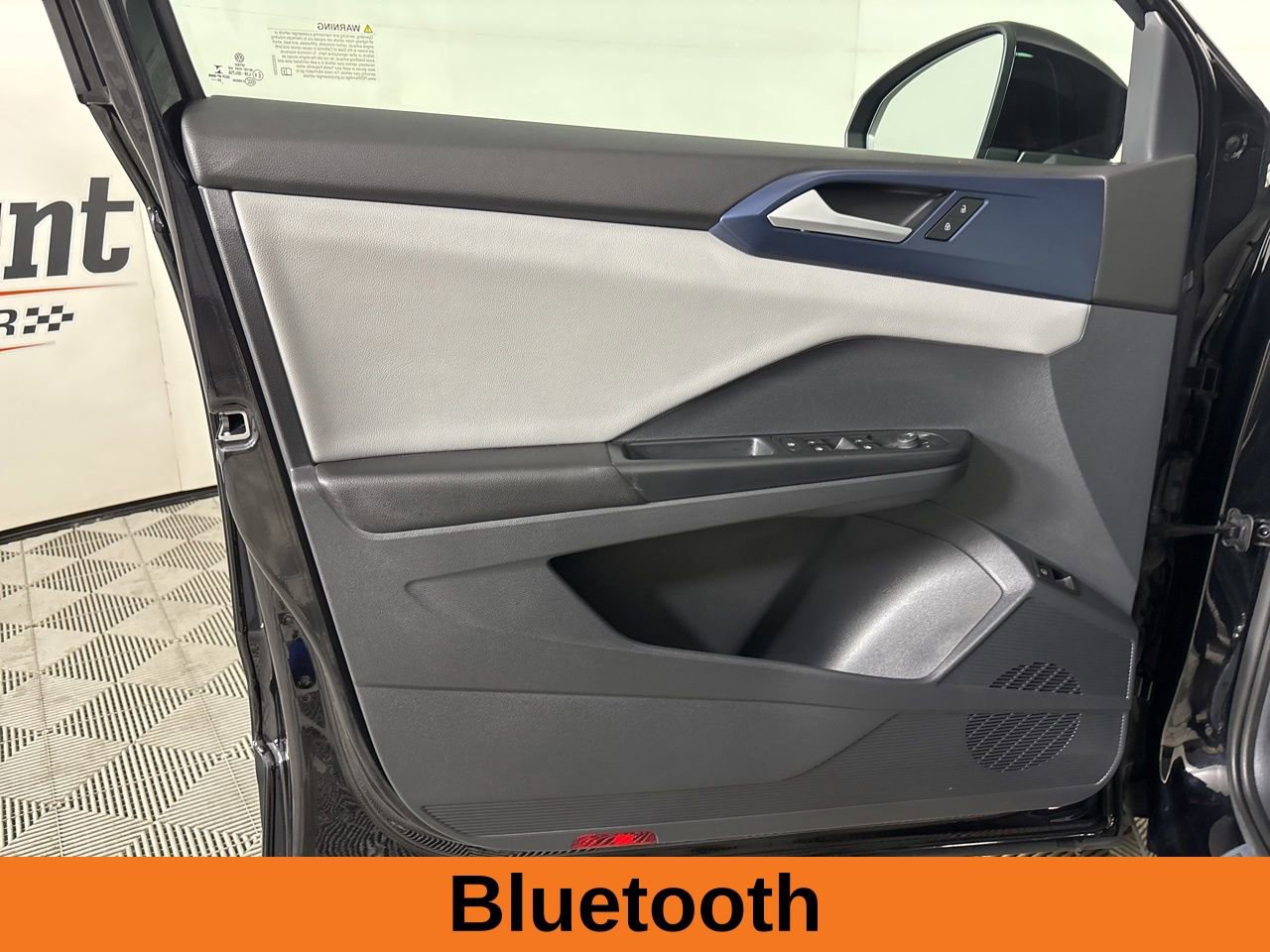 Used 2023 Volkswagen Taos SE w/ Panoramic Sunroof Package AWD/4WD image 9