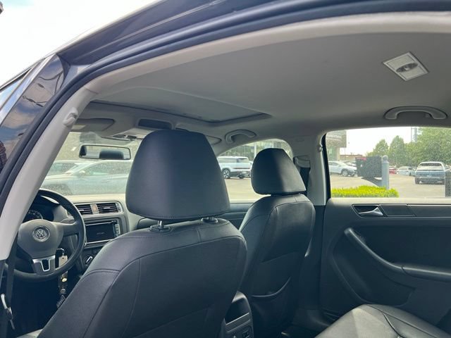 Used 2012 Volkswagen Jetta SE FWD image 11