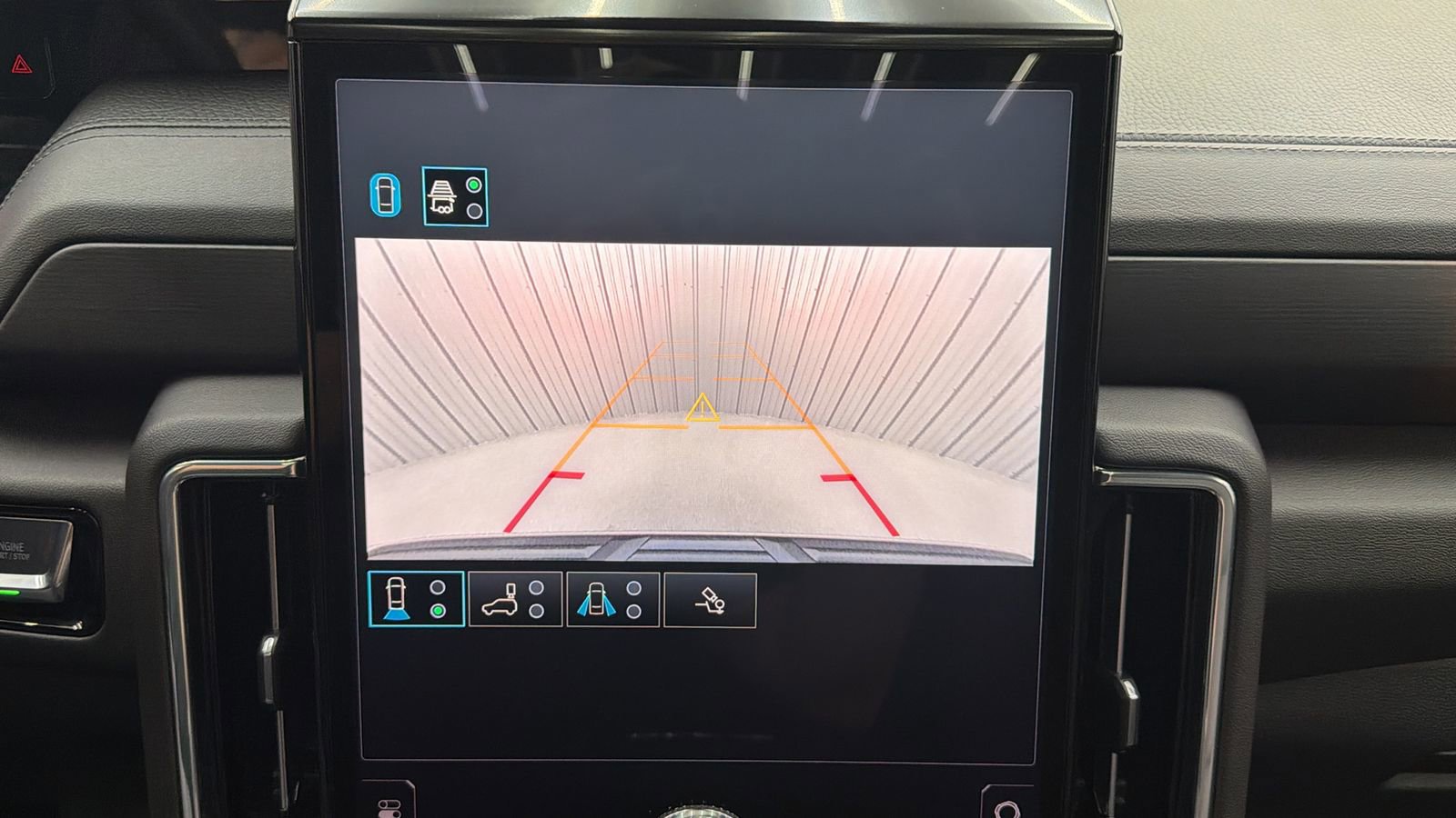 Used 2025 GMC Yukon XL Denali w/ Sun & Power Step Package image 20