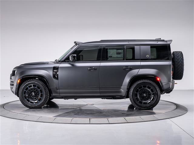 Used 2025 Land Rover Defender 110 AWD/4WD image 2