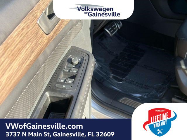 Certified 2025 Volkswagen Atlas SEL Premium R-Line AWD/4WD image 17