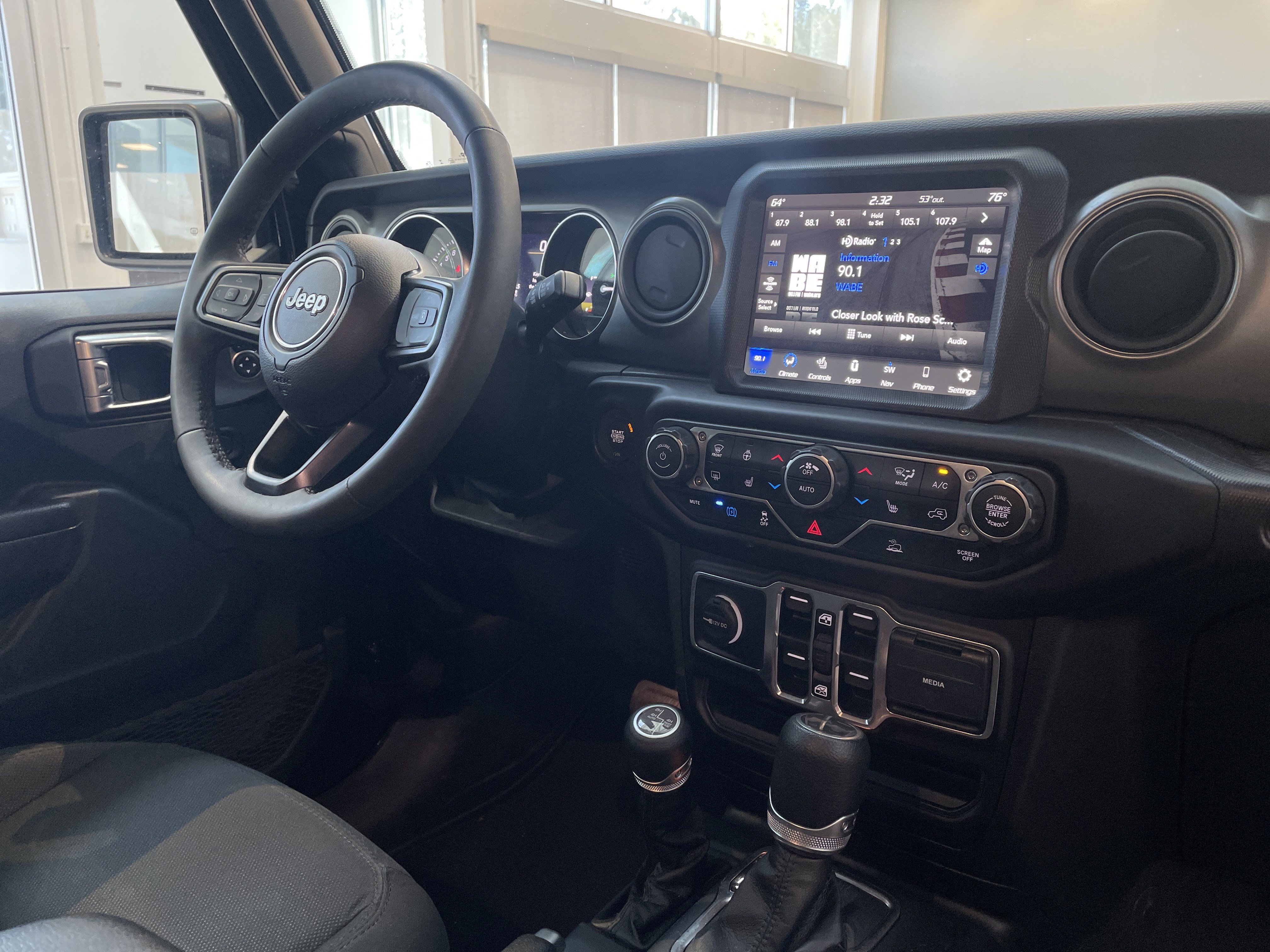 Used 2023 Jeep Wrangler Unlimited w/ Sun & Screen Package image 58