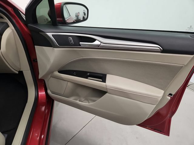 Used 2020 Ford Fusion SE FWD image 33