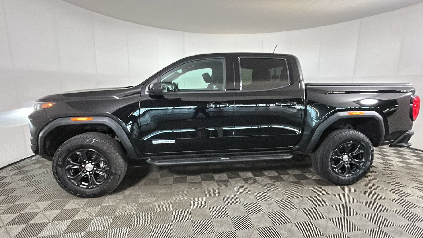 Used 2023 GMC Canyon Elevation w/ Convenience Package AWD/4WD image 6