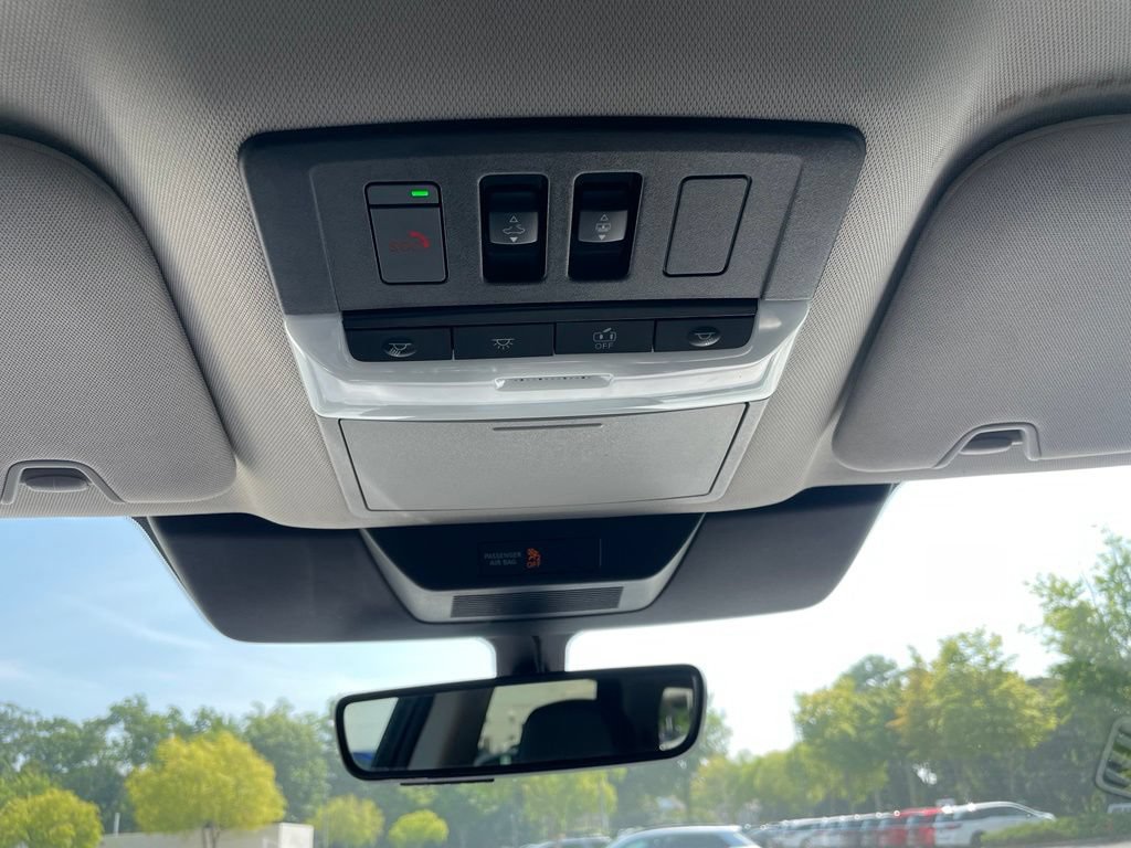 Used 2023 Nissan Pathfinder Platinum FWD image 16
