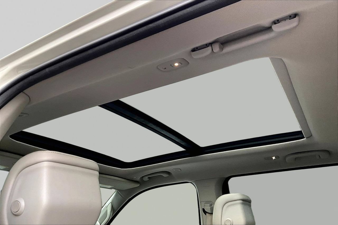 Certified 2022 Jeep Wagoneer Series III w/ Premium Group I AWD/4WD image 17