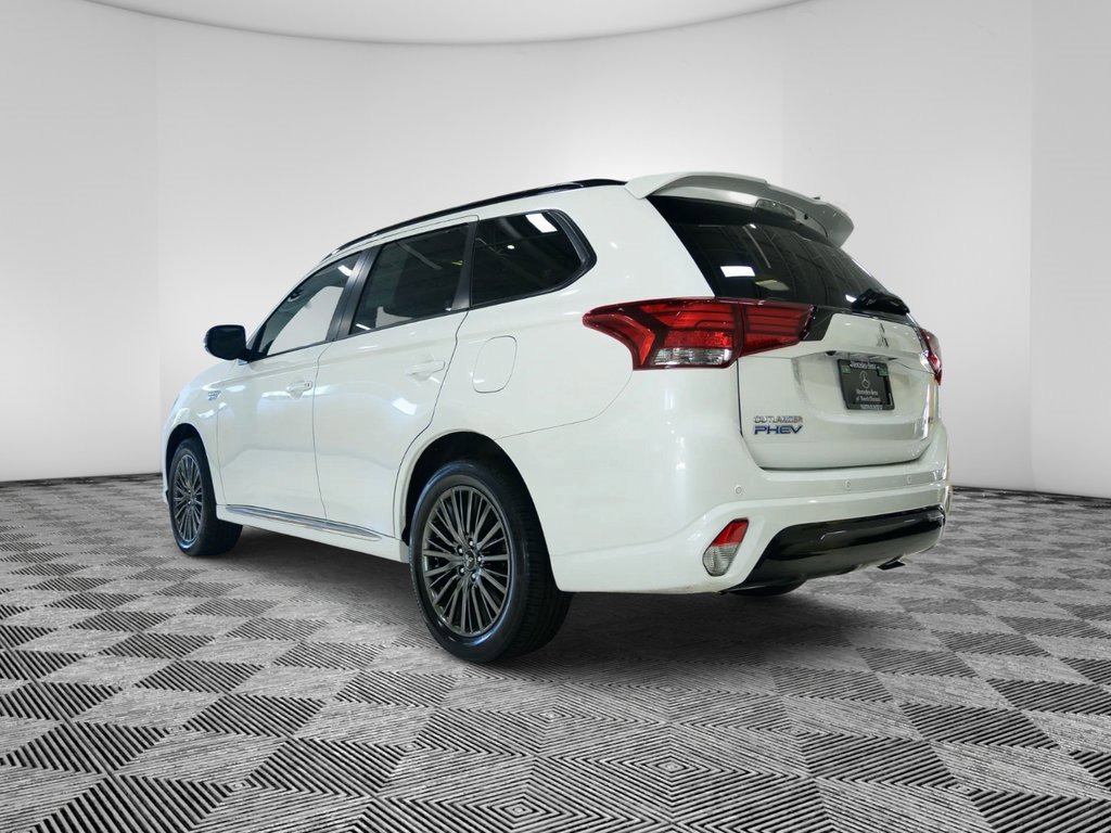 Used 2022 Mitsubishi Outlander GT image 3