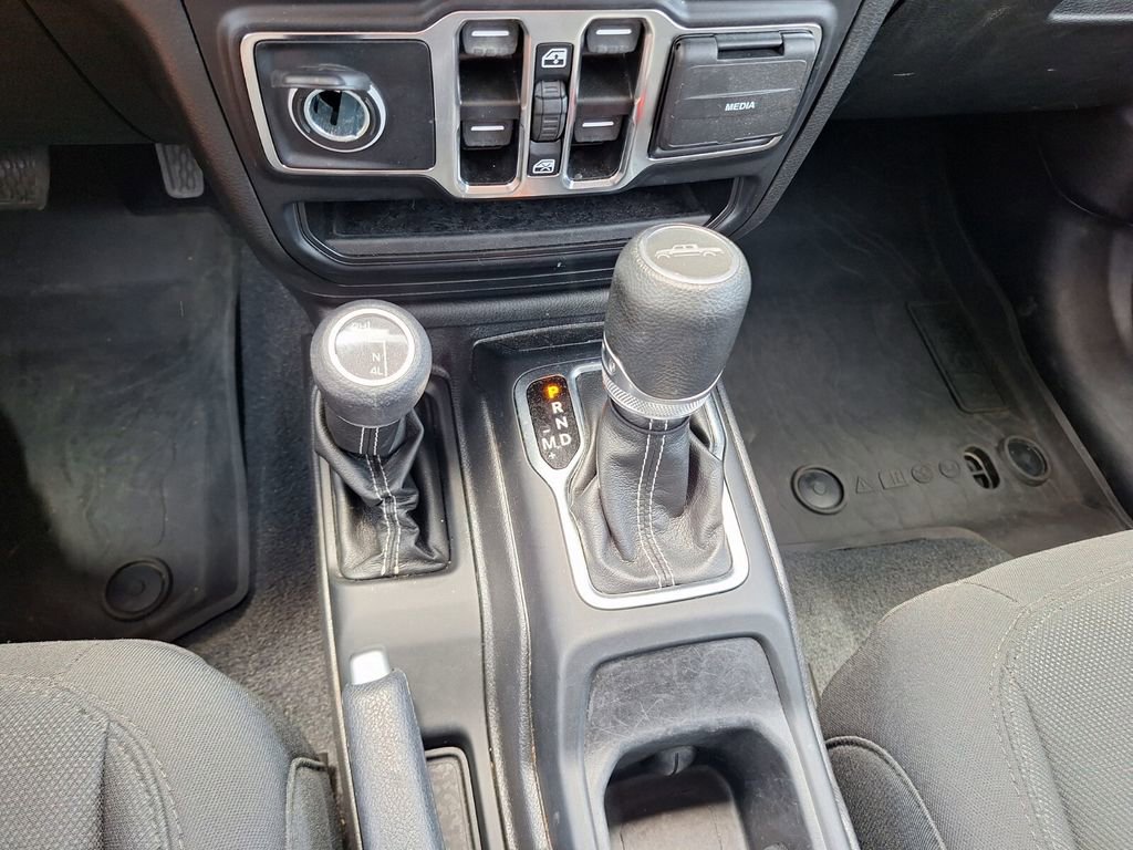 Used 2022 Jeep Gladiator Overland w/ Cold Weather Group AWD/4WD image 15