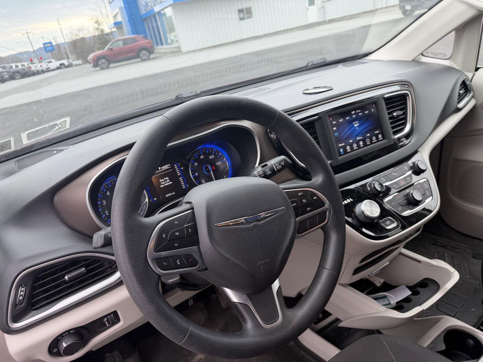 Used 2021 Chrysler Voyager L FWD image 10