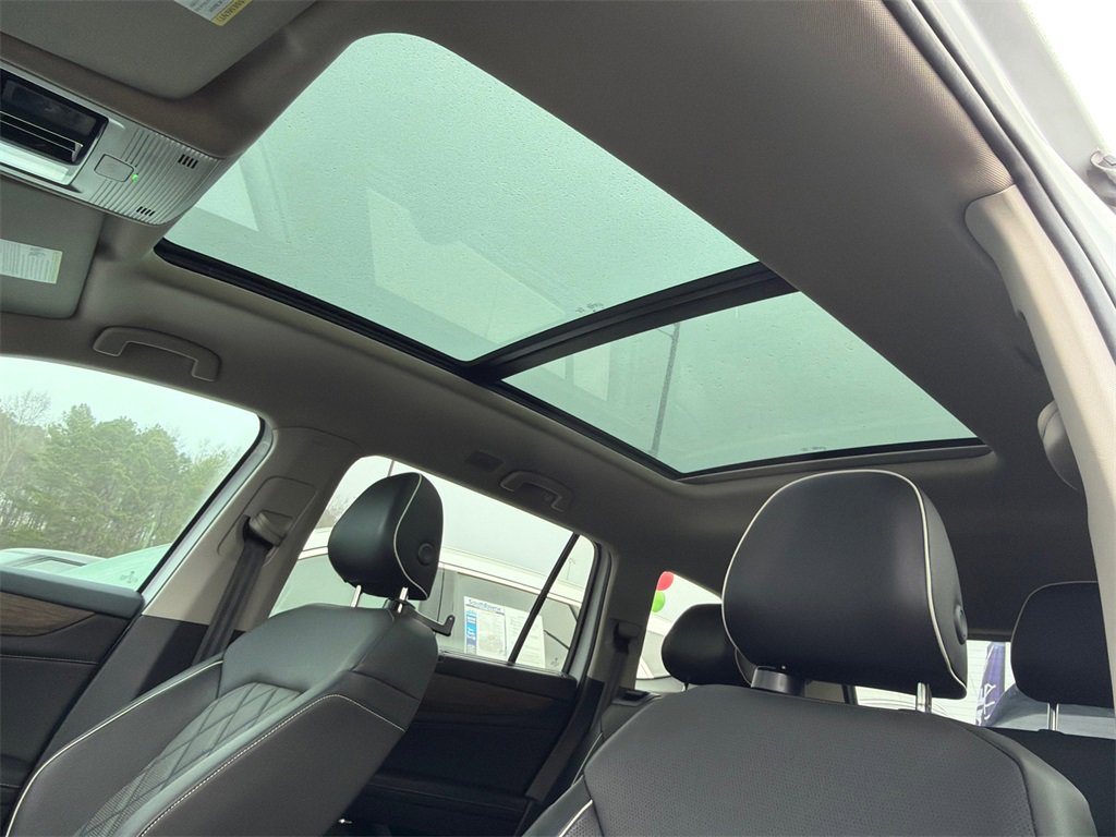 Used 2024 Volkswagen Atlas SEL Premium R-Line image 33