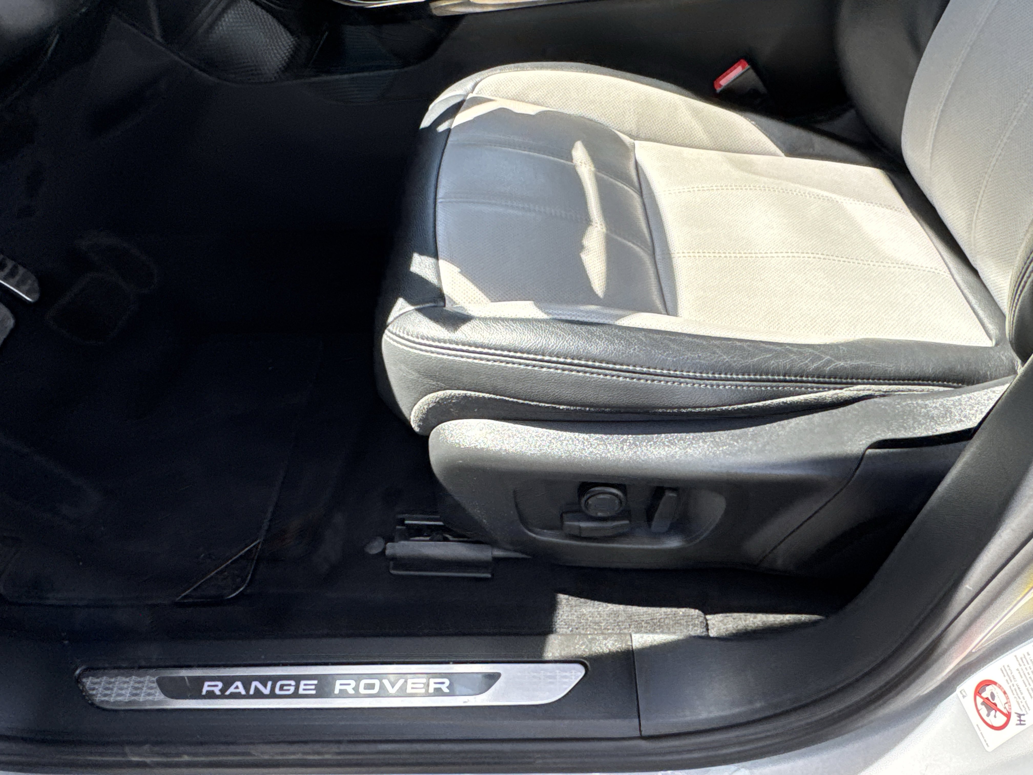 Used 2020 Land Rover Range Rover Evoque First Edition image 20