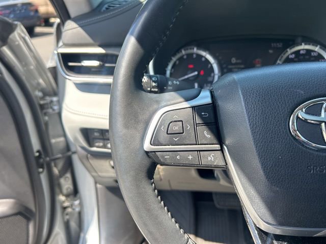 Used 2022 Toyota Highlander Limited FWD image 24