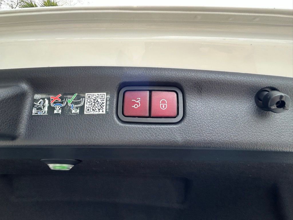 Used 2025 Mercedes-Benz C 300 4MATIC Sedan image 40