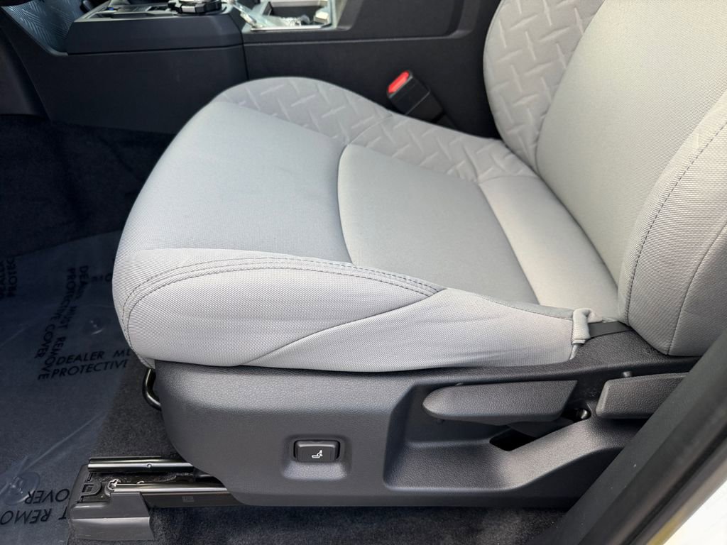 Used 2025 Toyota Tacoma SR5 AWD/4WD image 25