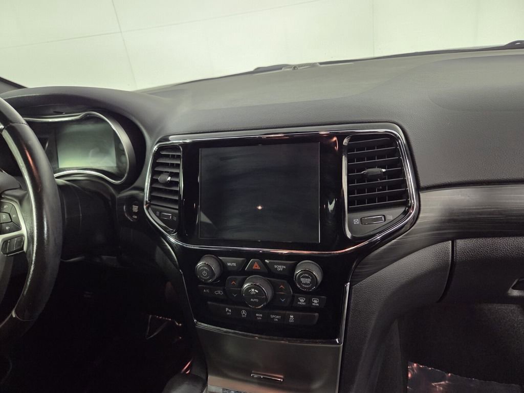 Certified 2019 Jeep Grand Cherokee Laredo w/ Laredo X Package image 33