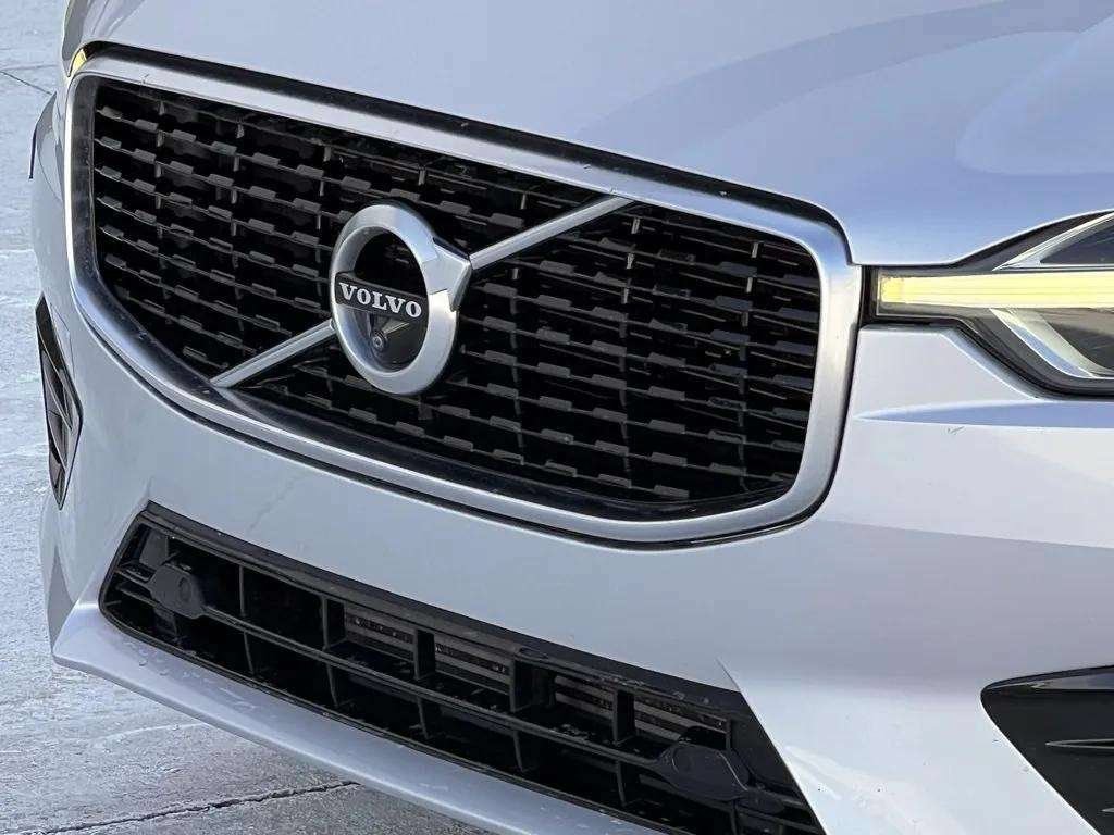 Used 2020 Volvo XC60 T5 R-Design w/ Protection Package Premier AWD/4WD image 12