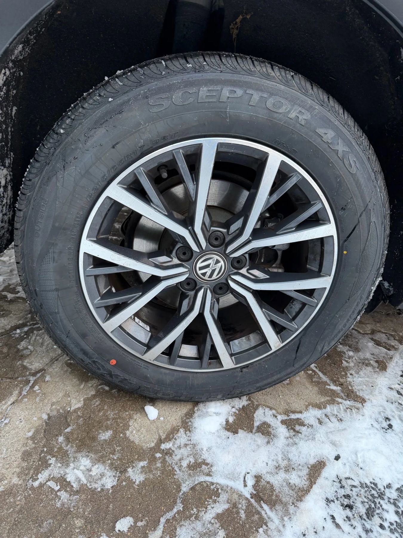 Used 2020 Volkswagen Tiguan S image 37