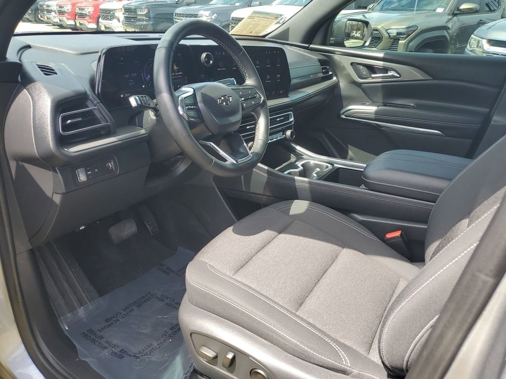 Used 2025 Chevrolet Traverse LT w/ Midnight/Sport Edition image 20