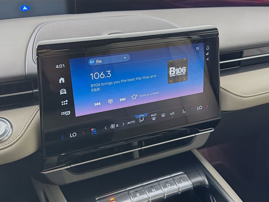 Used 2024 Lincoln Nautilus Premier image 16