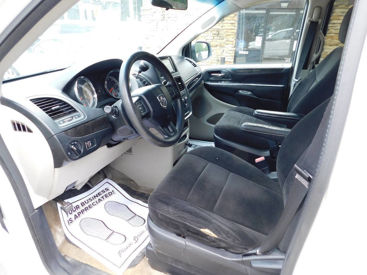 Used 2013 Dodge Grand Caravan SE image 23