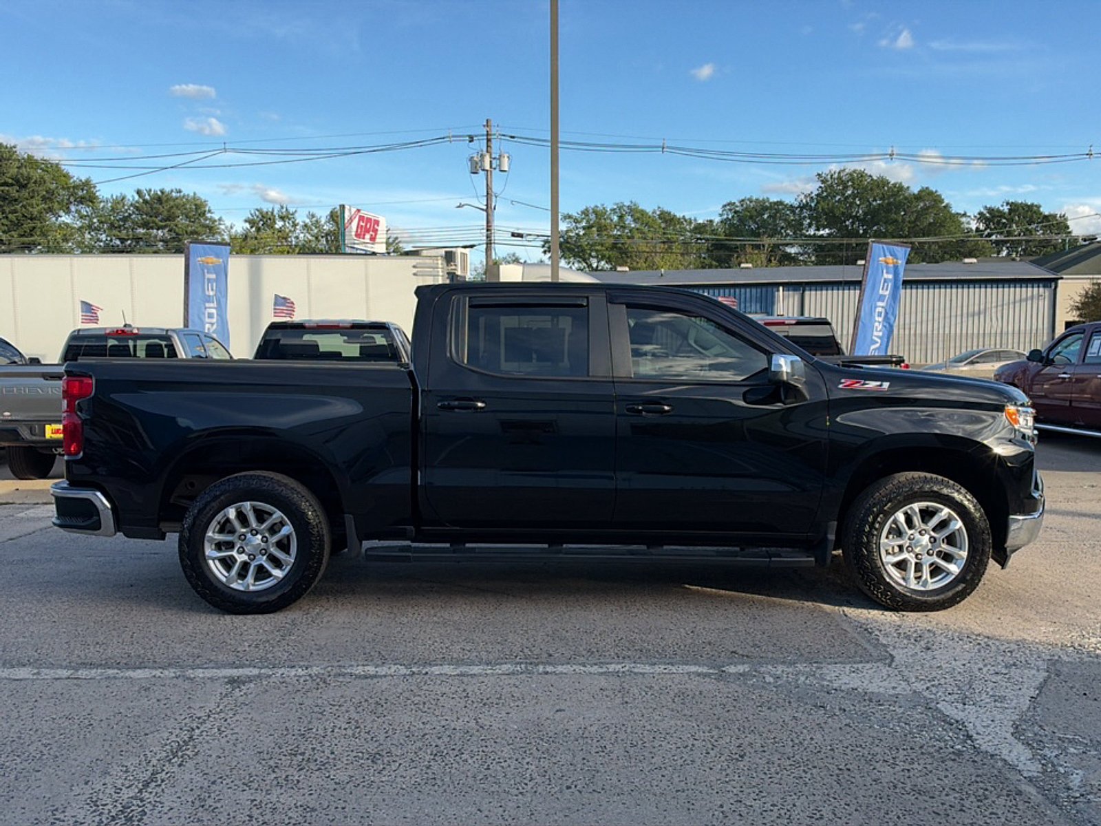 Used 2024 Chevrolet Silverado 1500 LT w/ Z71 Off-Road Package AWD/4WD image 9