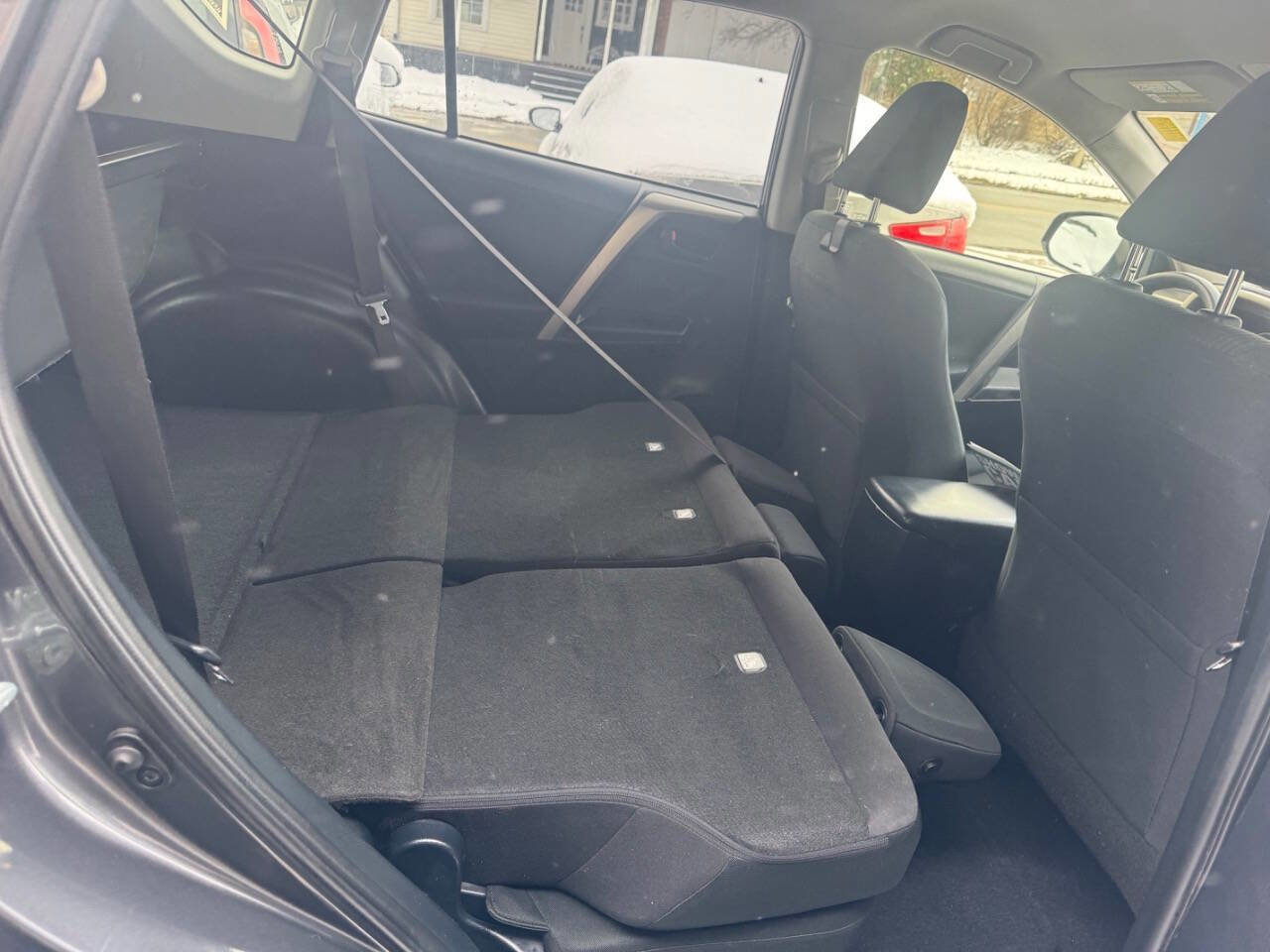 Used 2015 Toyota RAV4 LE image 19