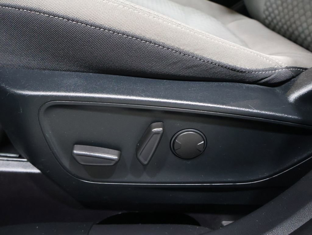 Used 2020 Ford Escape SE image 20