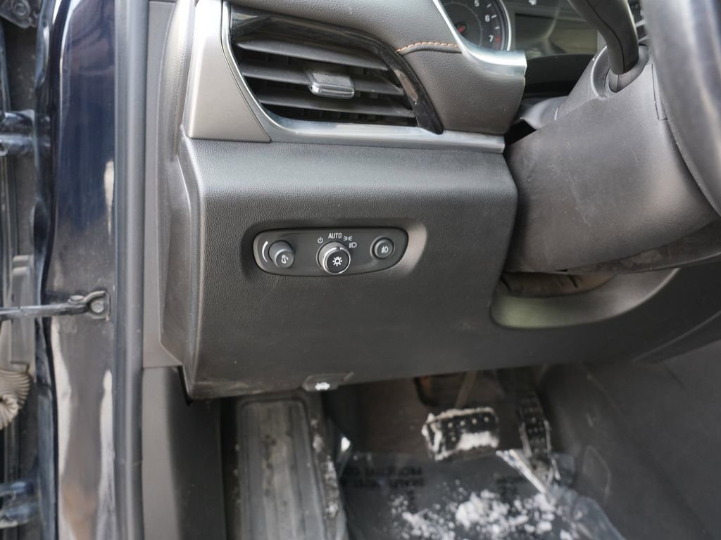 Used 2020 Chevrolet Traverse LT w/ Driver Confidence II Package image 17