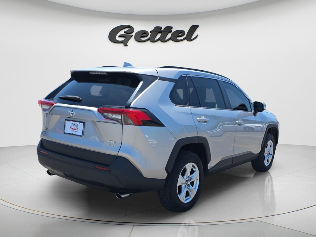 Used 2019 Toyota RAV4 XLE w/ Convenience Package image 5