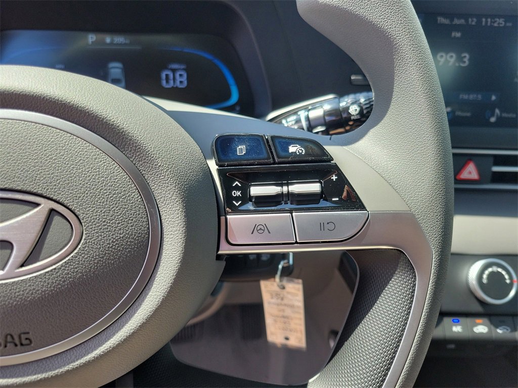 Used 2025 Hyundai Elantra SE image 15