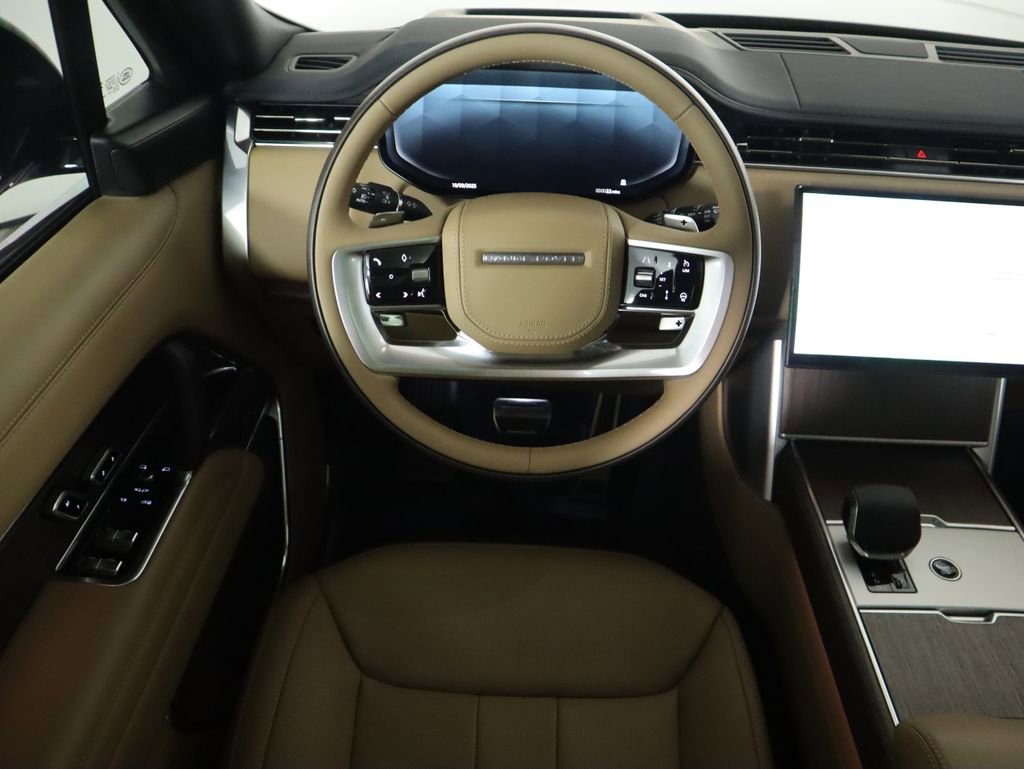 New 2025 Land Rover Range Rover Long Wheelbase SE image 11