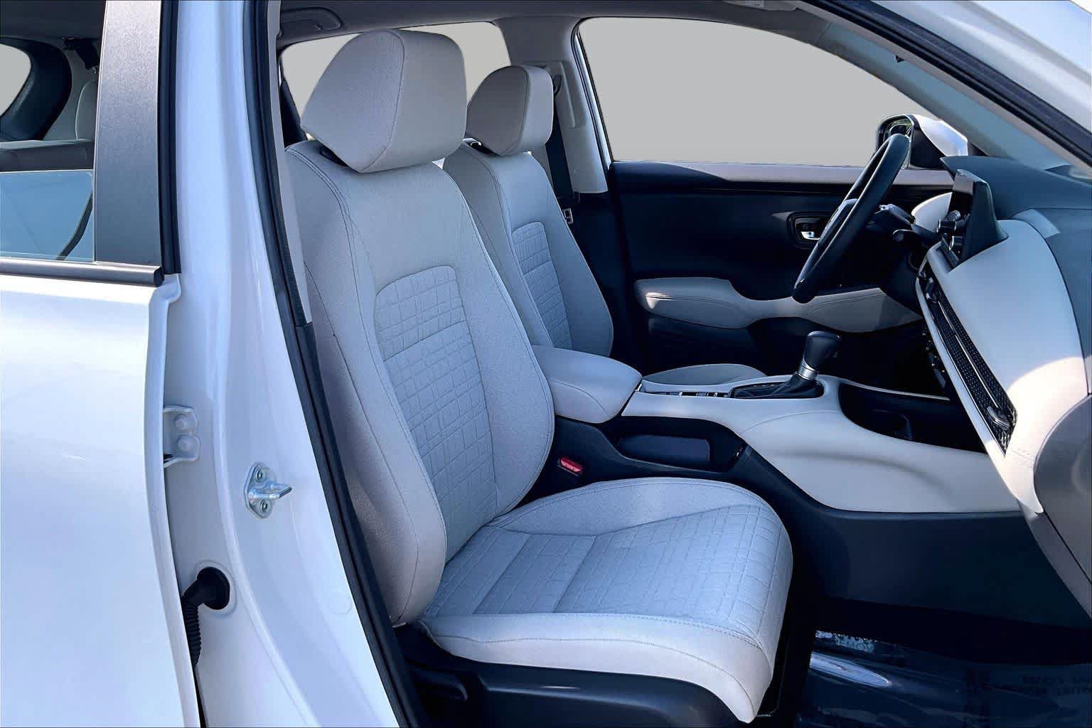 Used 2024 Honda HR-V LX image 9